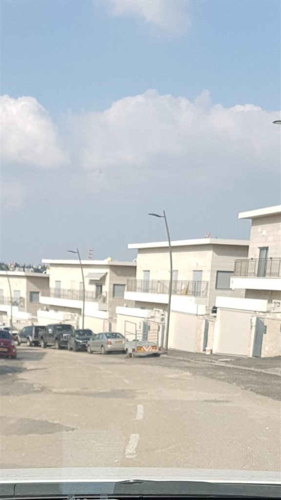 הקוטגים של צרפתי שמעון בראש העין צילום צרפתי שמעון (720 x 1280)