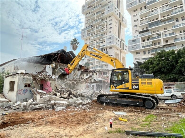 חברת אחים דוניץ הרסה בניינים נוספים בפרויקט בינוי פינוי קרית האמנים בראשון לציון